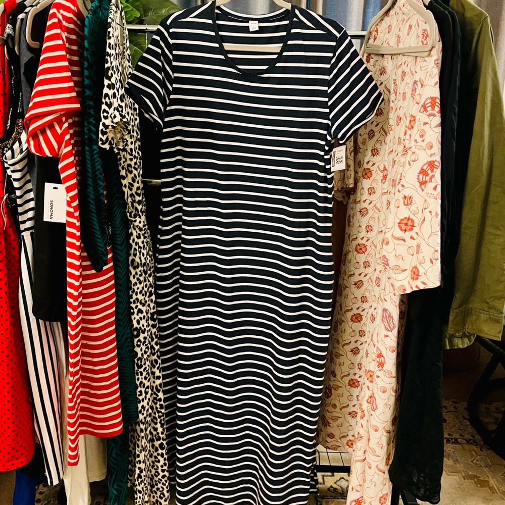 Old Navy T-Shirt dress. NO BELT. Striped, side splits. 100% cotton.